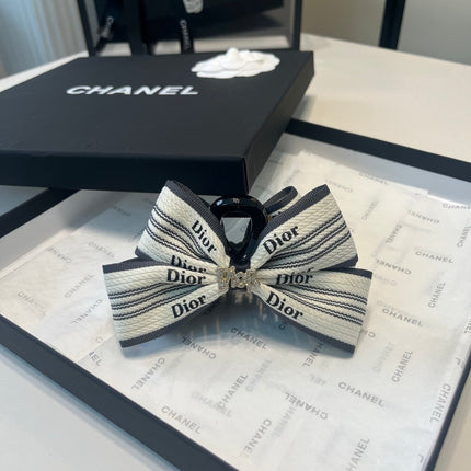 DIOR 26S BOW HAIR CLIP IN WHITE AND BLACK FABRIC 512124