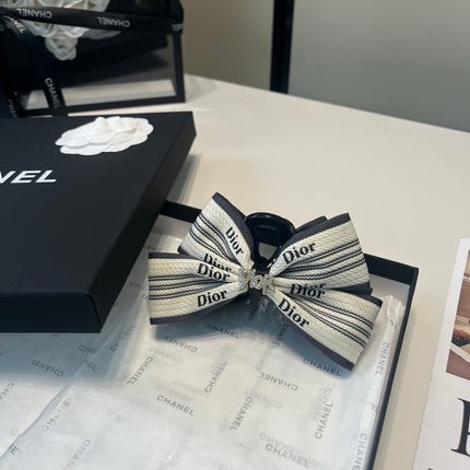 DIOR 26S BOW HAIR CLIP IN WHITE AND BLACK FABRIC 512124
