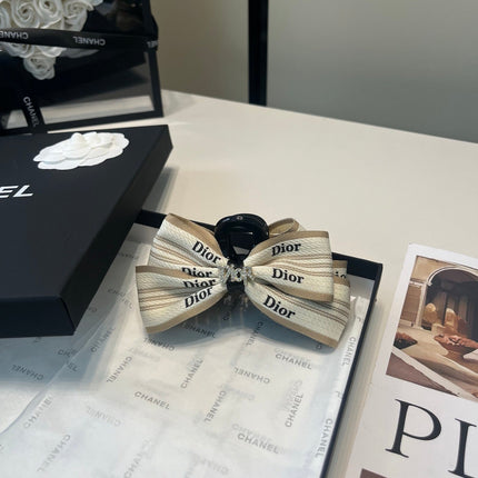 DIOR 26S BOW HAIR CLIP IN WHITE AND BEIGE FABRIC 512123