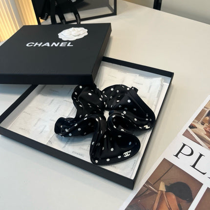 CHANEL 26S HAIR TIE IN BLACK WITH BEIGE POLKA DOT PATTERN 505327