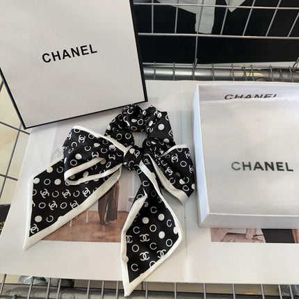 CHANEL 26S BOW SCRUNCHIE IN WHITE AND BLACK PREMIUM SILK 505299