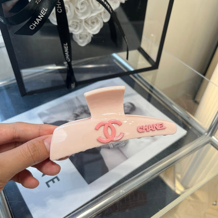 CHANEL 26S HAIR CLIP IN LIGHT PINK ACETATE 512126