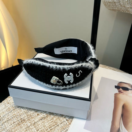 CHANEL 26S HEADBAND IN BLACK AND WHITE SHEARLING 505318