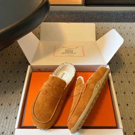 HM 26S DESTIN MULES IN COGNAC BROWN SUEDE