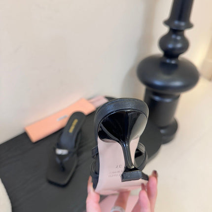 MIUMIU 26S LOW-HEEL THONG SANDALS IN BLACK CALFSKIN