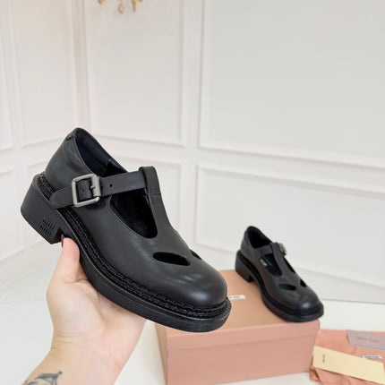 MIUMIU 26S SANDAL 35MM IN BLACK CALFSKIN WITH STYLIZED T-STRING