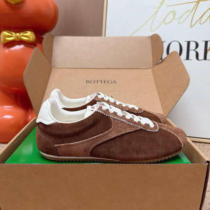 BOTTEGA VENETA 26S LOW TOP SNEAKERS IN BROWN SUEDE