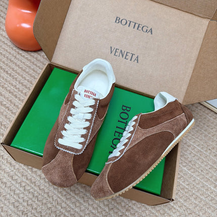 BOTTEGA VENETA 26S LOW TOP SNEAKERS IN BROWN SUEDE
