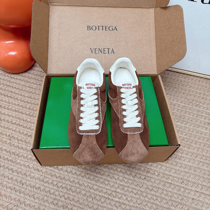 BOTTEGA VENETA 26S LOW TOP SNEAKERS IN BROWN SUEDE