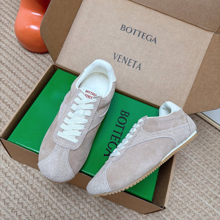 BOTTEGA VENETA 26S LOW TOP SNEAKERS IN BEIGE SUEDE