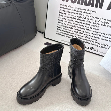 DIOR 26S ANKLE BOOTS IN BLACK QUILTED CALFSKIN GOLD HARDWARE