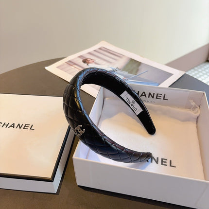 CHANEL 26S HEADBANDS IN BLACK QUILTED LAMBSKIN 505348