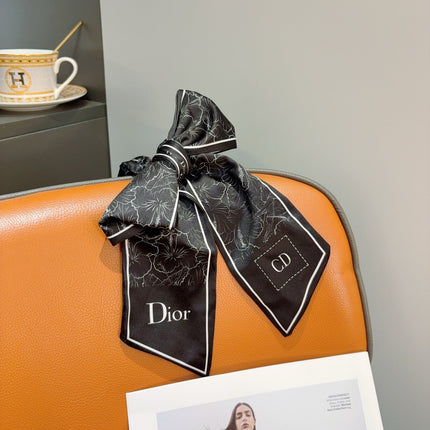 DIOR 26S BOW SCRUNCHIE IN BLACK AND WHITE SILK 512033
