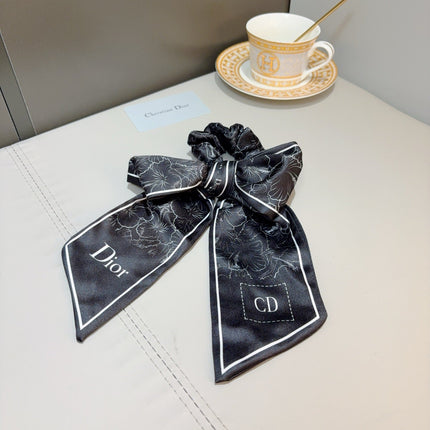 DIOR 26S BOW SCRUNCHIE IN BLACK AND WHITE SILK 512033
