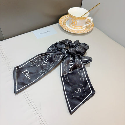 DIOR 26S BOW SCRUNCHIE IN BLACK AND WHITE SILK 512033