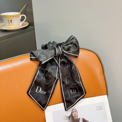 DIOR 26S BOW SCRUNCHIE IN BLACK AND WHITE SILK 512033