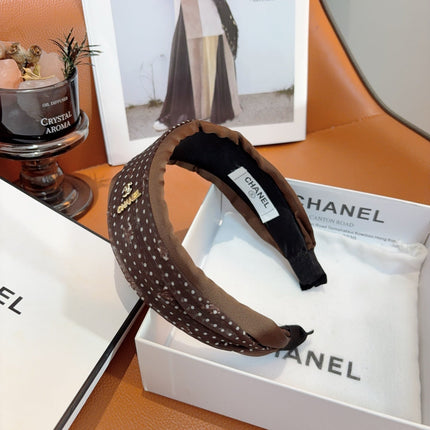 CHANEL 26S HEADBAND IN WHITE AND BLACK SILK 505294