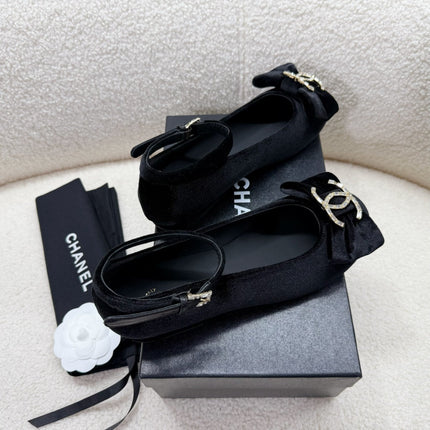 MARY JANE SHOES IN BLACK VELVET