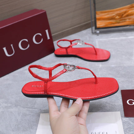 GUCCI 26S INTERLOCKING G THONG SANDALS IN CORAL RED LIZARD EMBOSSED CALFSKIN