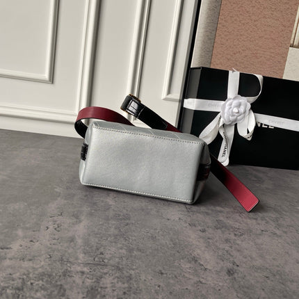 CHANEL 26S BUCKET BAG 18 IN SILVER GREY QUILTED CALFSKIN
