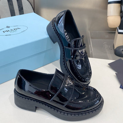 PRADA 26S LOAFERS IN BLACK PATENT CALFSKIN WITH LOGO