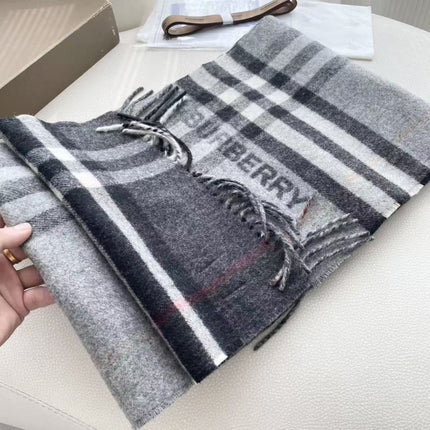 BURBERRY 26S SCARF 210 IN CASHMERE 515977