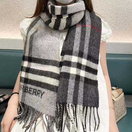BURBERRY 26S SCARF 210 IN CASHMERE 515977