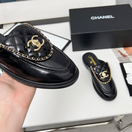 CHANEL 25S MULES WITH CHAIN DETAIL IN BLACK GLOSSY CALFSKIN GOLD HARDWARE