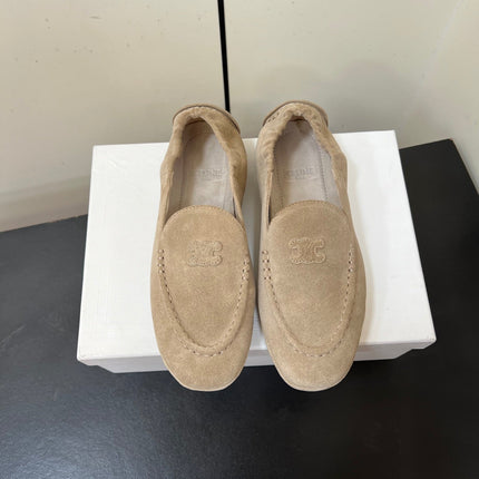 CELINE 26S MAILLON TRIOMPHE LOAFER IN BEIGE SUEDE