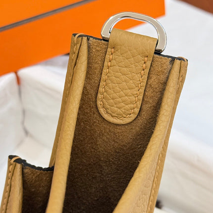 HM 26S EVELYNE BAG 23CM IN GOLDEN BROWN GRAINED CALFSKIN