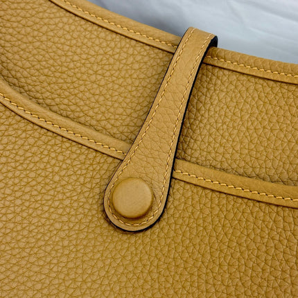 HM 26S EVELYNE BAG 23CM IN GOLDEN BROWN GRAINED CALFSKIN