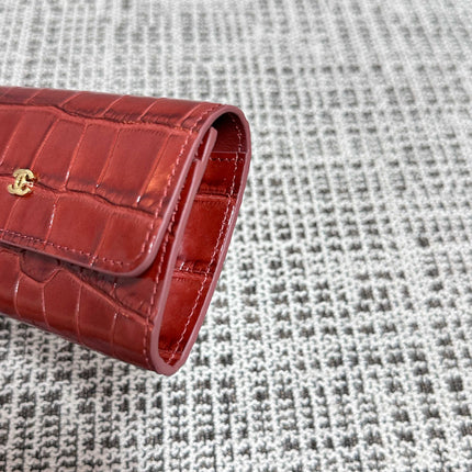 CHANEL 26S FLAP WALLET 11 IN DARK RED CROCODILE-EMBOSSED CALFSKIN