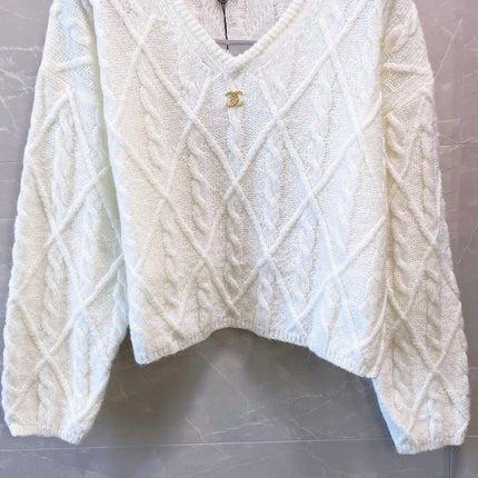CHANEL 26S V-NECK SWEATER 656