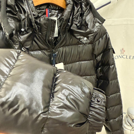 MONCLER 25S SHORT DOWN JACKET 326