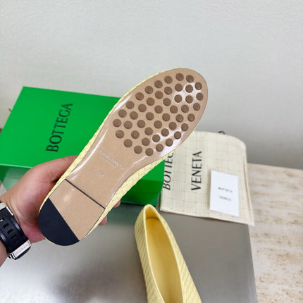 BOTTEGA VENETA 26S BALLET FLATS IN LIGHT YELLOW WOVEN LAMBSKIN
