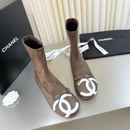 CHANEL 26S ANKLE BOOTS IN BROWN CALFSKIN AND SUEDE SQUARE TOE