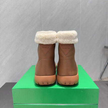 BOTTEGA VENETA 26S FUR-LINED ANKLE BOOTS IN BROWN CALFSKIN AND WHITE WOOL
