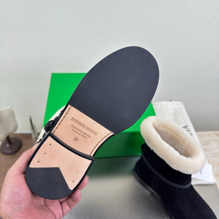 BOTTEGA VENETA 26S FUR-LINED BOOTS IN BLACK SUEDE AND WHITE WOOL