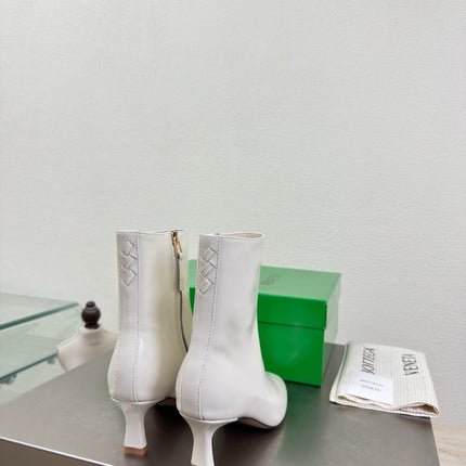 BOTTEGA VENETA 26S ANKLE BOOTS 70 MM IN CREAM WHITE SHINY CALFSKIN