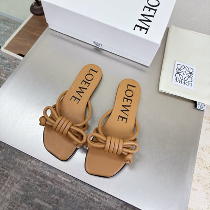 LOEWE 26S FLAMENCO KNOT SANDAL IN CAMEL BROWN CALFSKIN