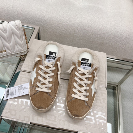 THICK-SOLED SUPER-STAR SABOTS IN BROWN SUEDE WITH WHITE STAR