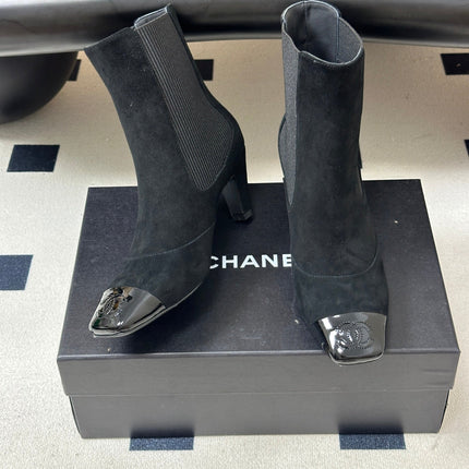 CHANEL 26S ANKLE BOOTS 60 MM IN BLACK SUEDE AND PATENT