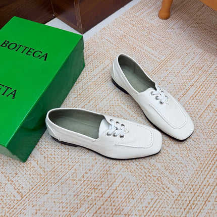BOTTEGA VENETA 26S LACE-UP LOAFERS IN OFF WHITE LAMBSKIN