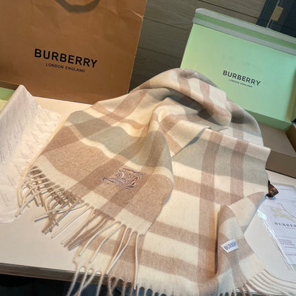 BURBERRY 26S SCARF 200 IN CASHMERE 510921