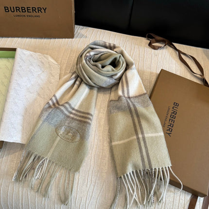 BURBERRY 26S SCARF 200 IN CASHMERE 513318