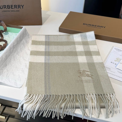 BURBERRY 26S SCARF 200 IN CASHMERE 515779