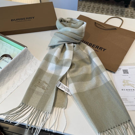 BURBERRY 26S SCARF 200 IN CASHMERE 515779