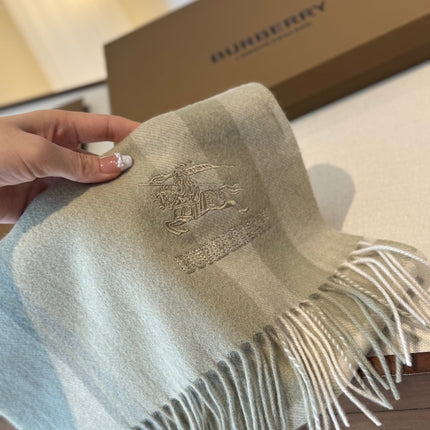 BURBERRY 26S SCARF 200 IN CASHMERE 515779