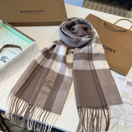 BURBERRY 26S SCARF 200 IN CASHMERE 515781