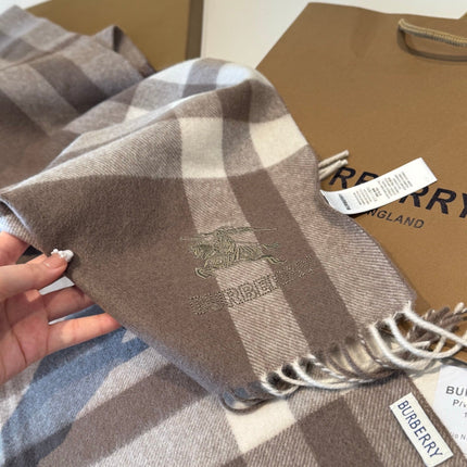 BURBERRY 26S SCARF 200 IN CASHMERE 515781